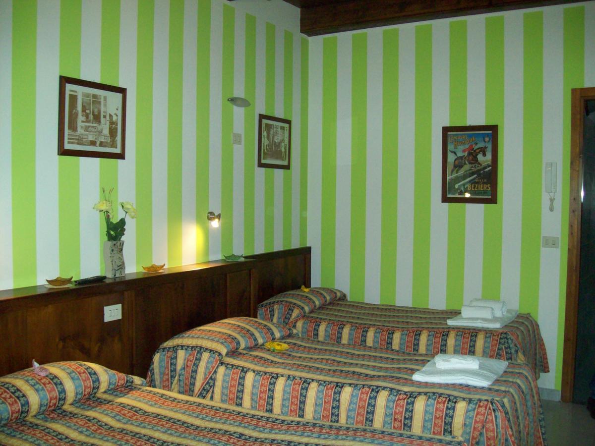 Hotel Excalibur Revello Экстерьер фото