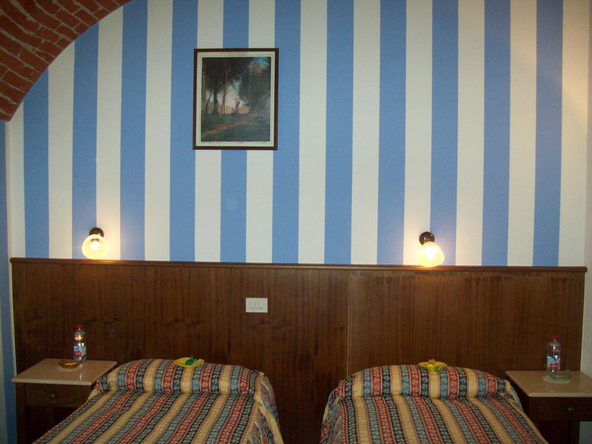 Hotel Excalibur Revello Экстерьер фото