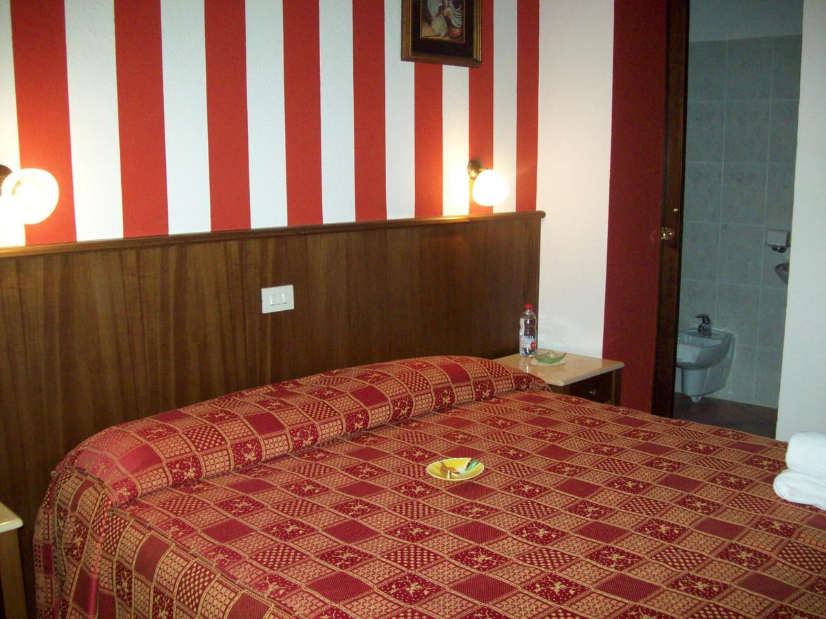 Hotel Excalibur Revello Экстерьер фото