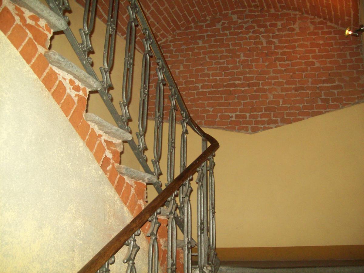 Hotel Excalibur Revello Экстерьер фото
